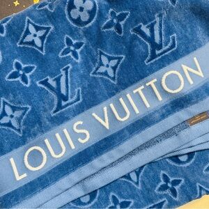 NWOT Louis Vuitton LVacation Beach Towel in BLUE